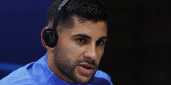 范德文谈犯规：精确时刻，争夺球权不是红牌