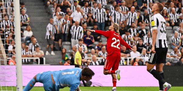 利物浦3-2纽卡神剧情！11打10+87分钟被追平 16岁小将100分钟绝杀