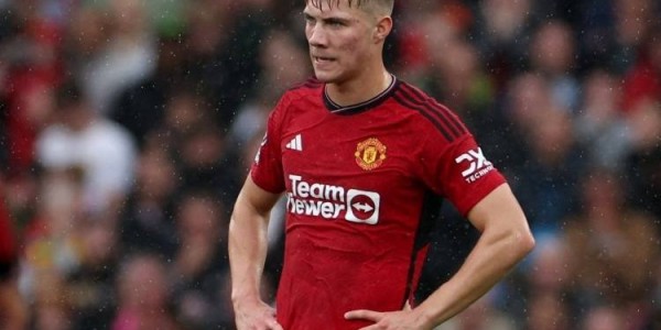 一日英超动向：蓝军“小孩哥”发挥太给力，曼联卖霍伦买新守门员