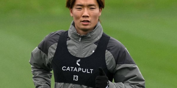 福伦丹队主场爆冷击败欧冠4冠王阿贾克斯，板仓滉发威也难换3分